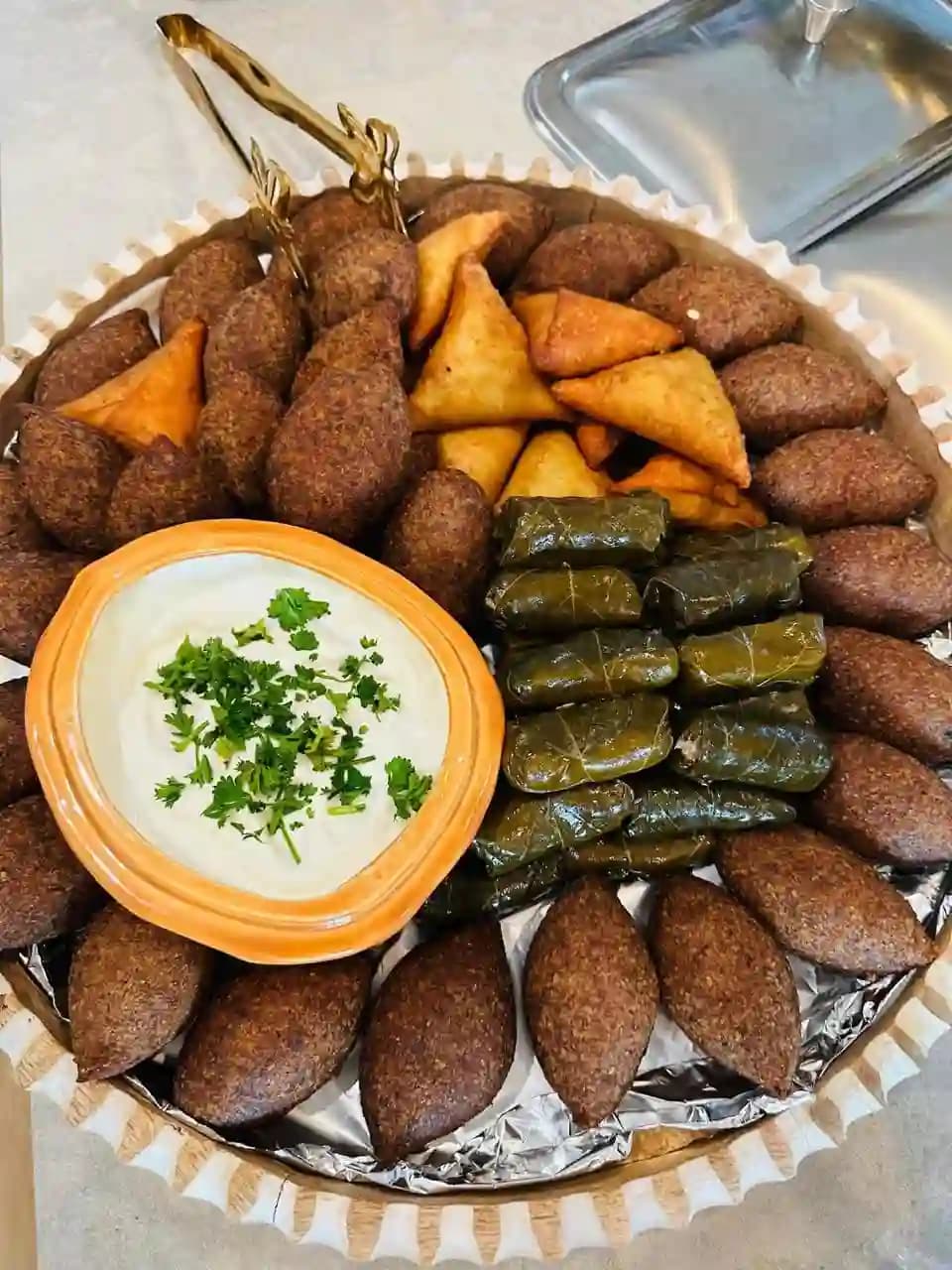 Mediterranean food presentation — dacc96cf-a519-4b09-811b-866b7f114b7c